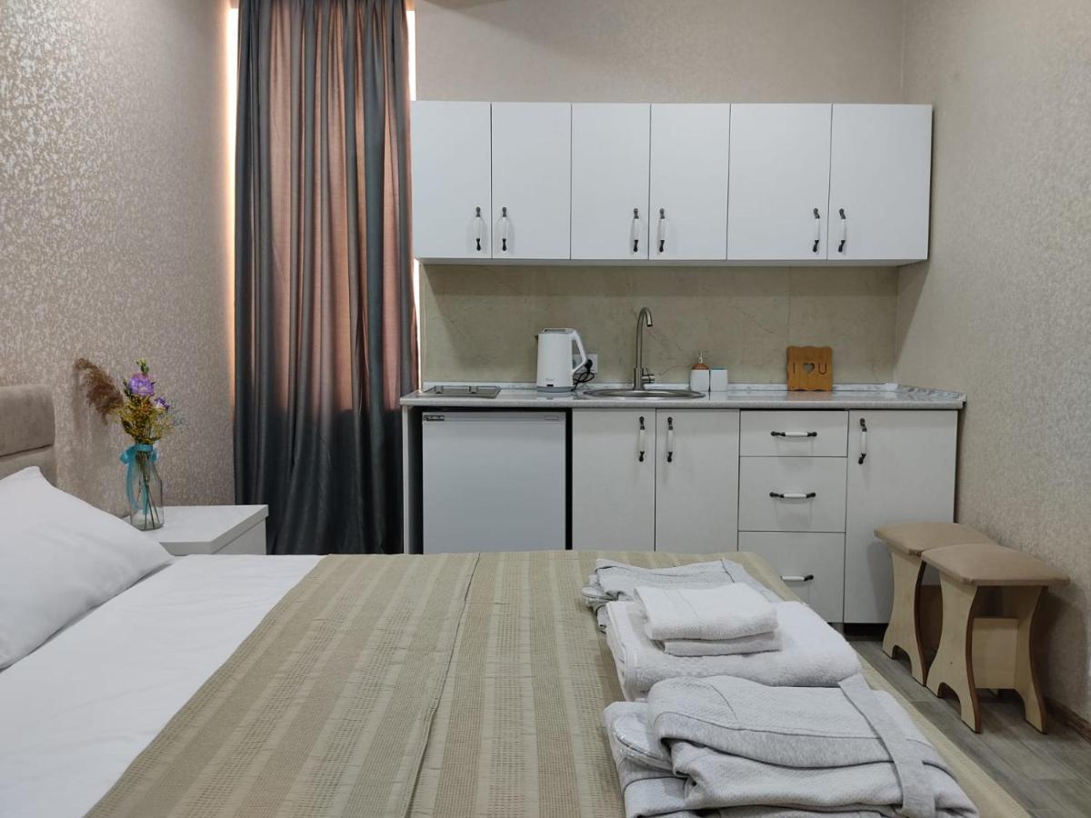 Pushkin Street Pearl Hotel Kutaisi Bagian luar foto