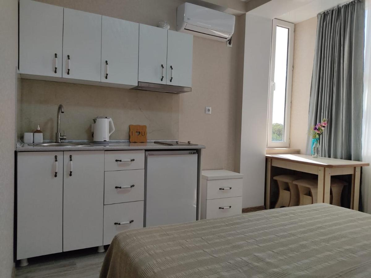 Pushkin Street Pearl Hotel Kutaisi Bagian luar foto