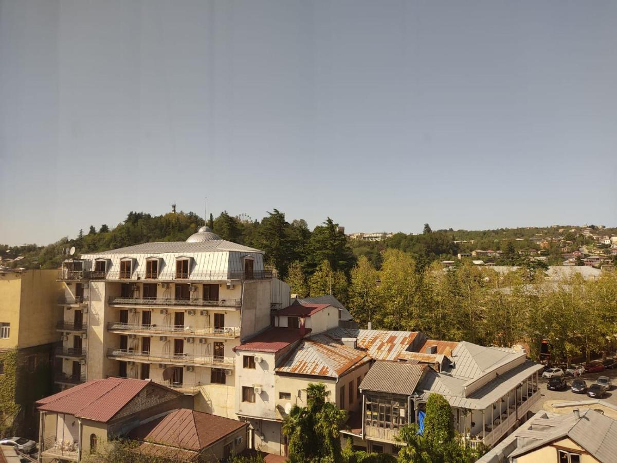 Pushkin Street Pearl Hotel Kutaisi Bagian luar foto