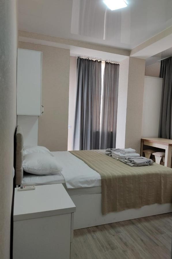 Pushkin Street Pearl Hotel Kutaisi Bagian luar foto