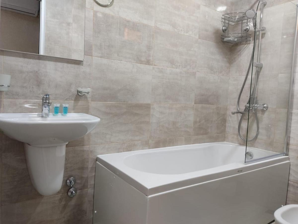 Pushkin Street Pearl Hotel Kutaisi Bagian luar foto