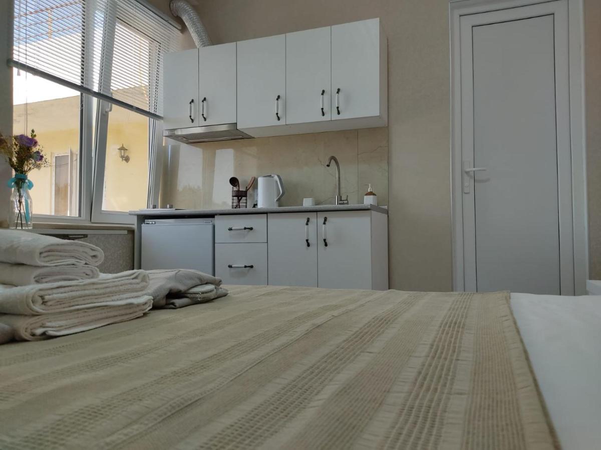 Pushkin Street Pearl Hotel Kutaisi Bagian luar foto