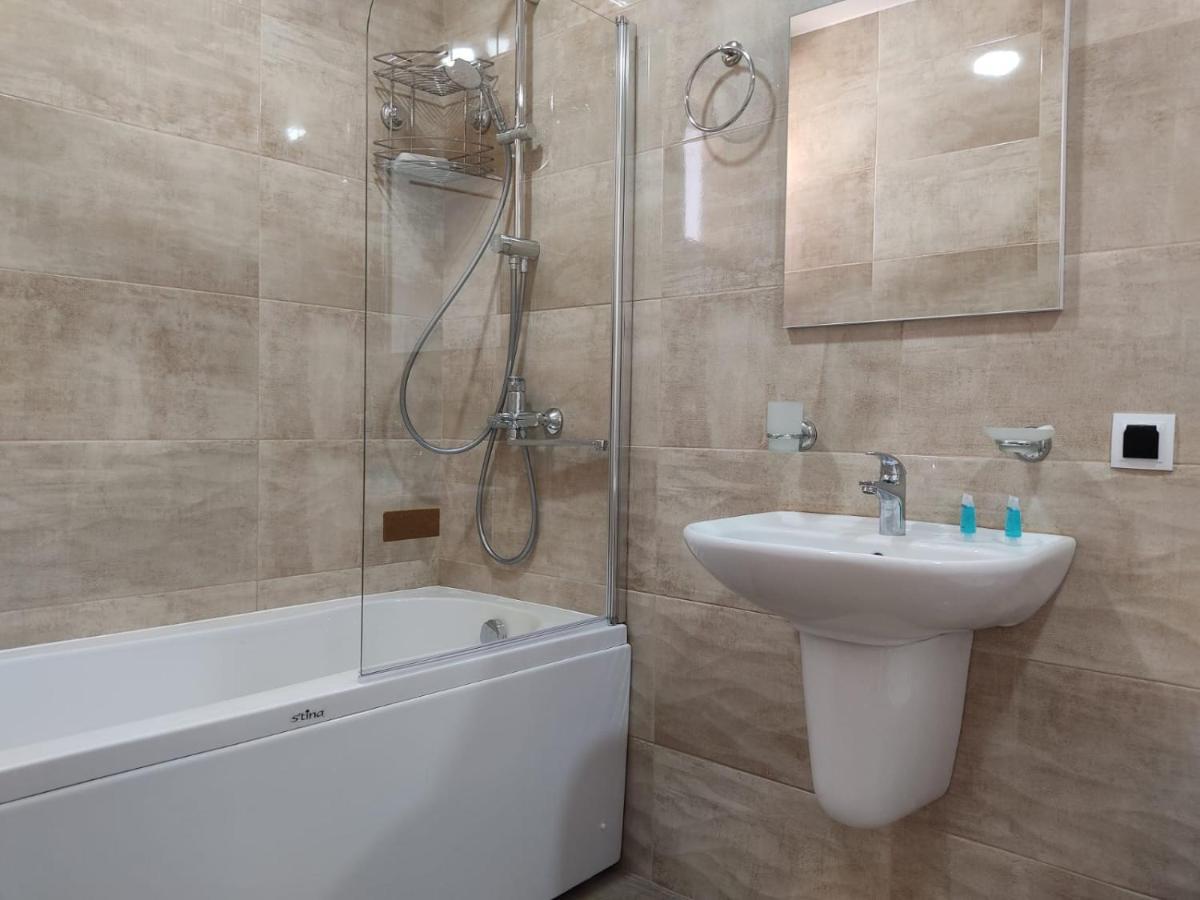 Pushkin Street Pearl Hotel Kutaisi Bagian luar foto