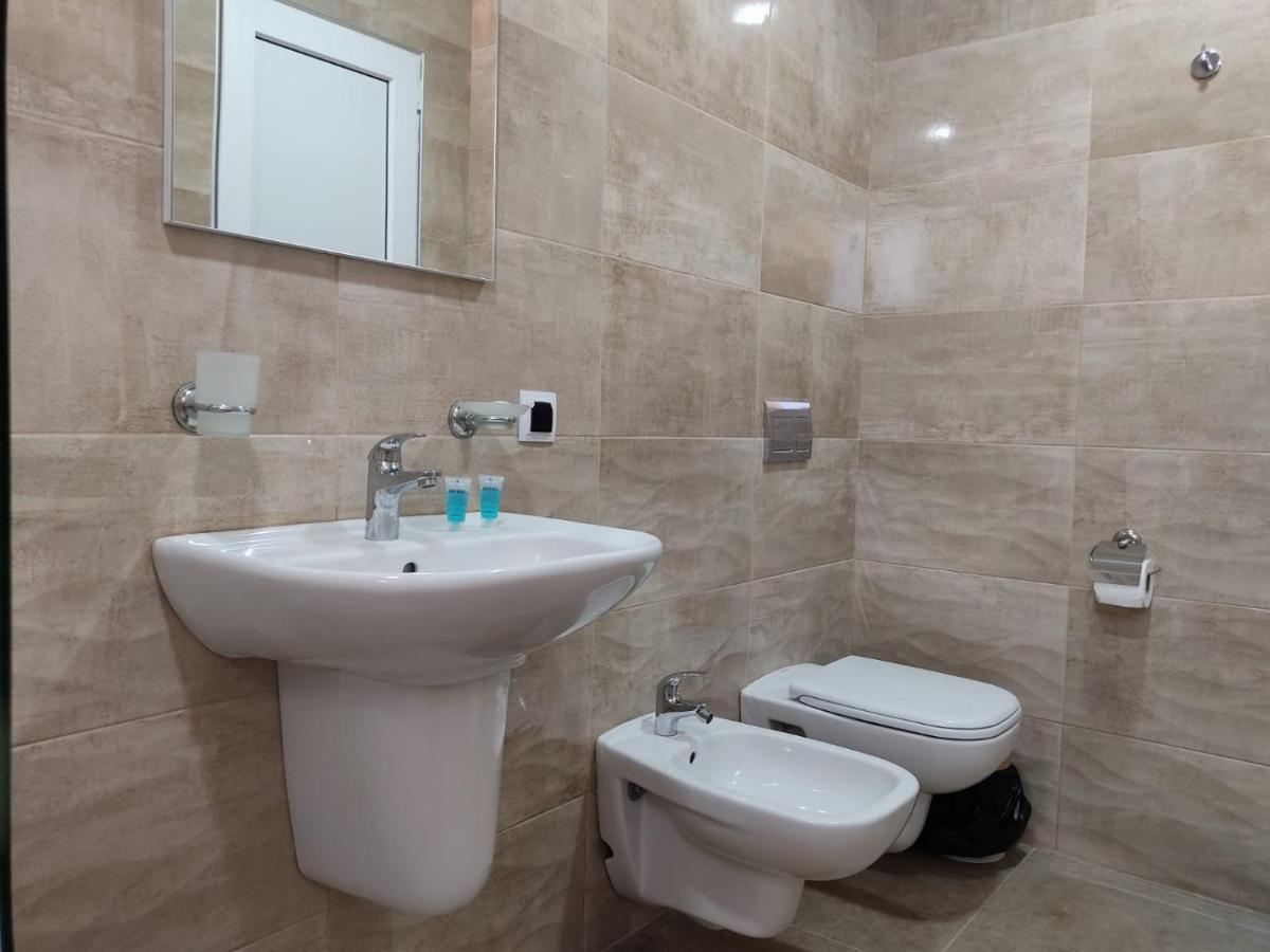 Pushkin Street Pearl Hotel Kutaisi Bagian luar foto