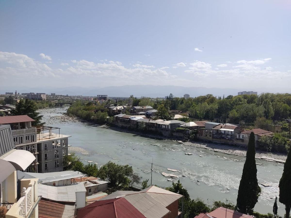 Pushkin Street Pearl Hotel Kutaisi Bagian luar foto