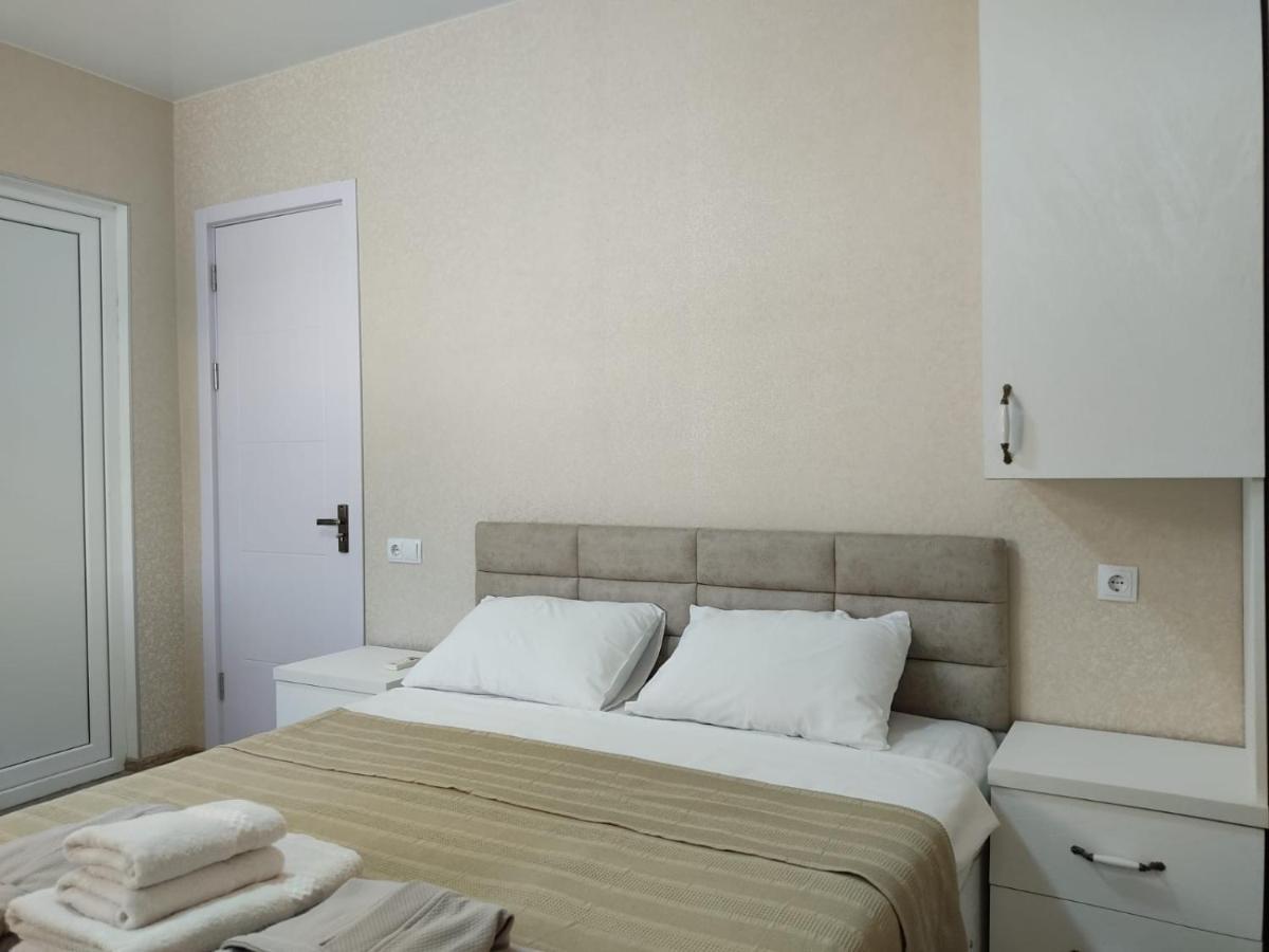 Pushkin Street Pearl Hotel Kutaisi Bagian luar foto